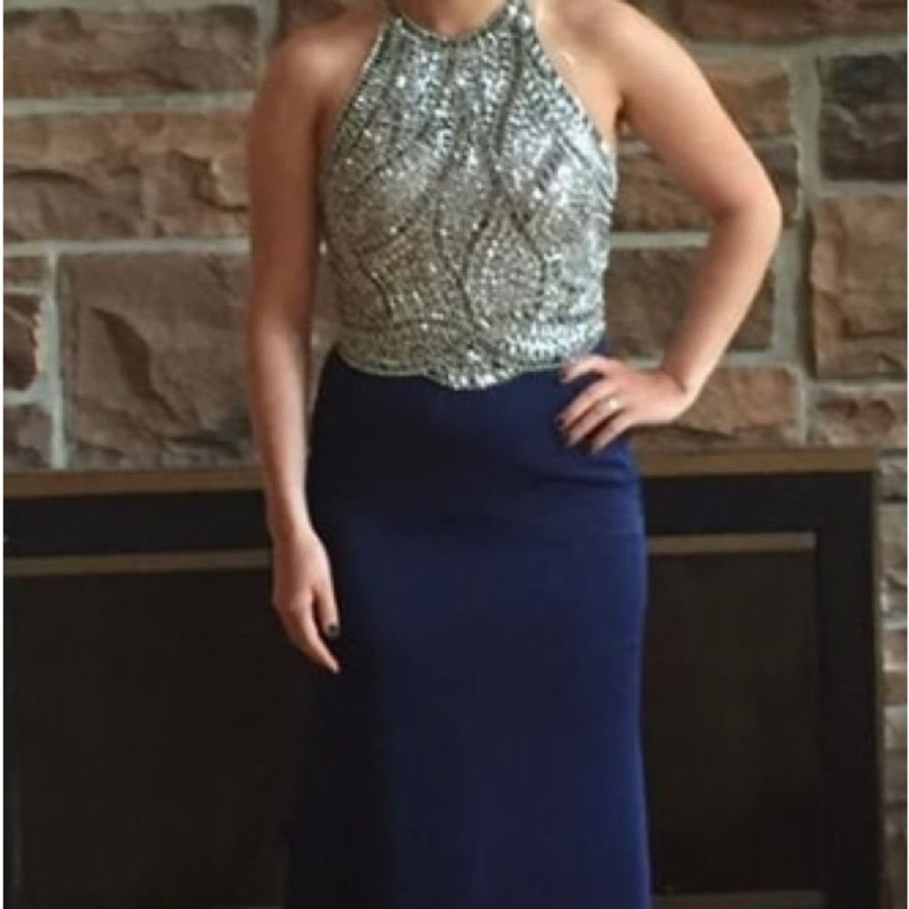 Prom dress - Picture 2 of 3